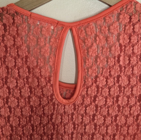 Lovely 153 | Coral Orange Lace Unlined High-Low Tunic Top Size Small - Picture 7 of 8